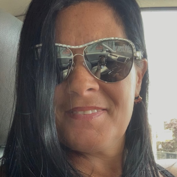 Meet your Posher, Lourdes - Picture 1 of 2